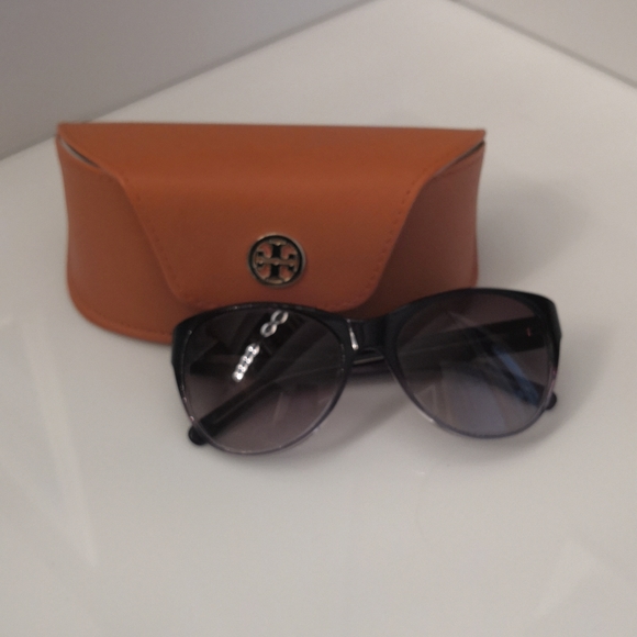 Tory Burch Accessories - Tory Burch Sunglasses with Case
